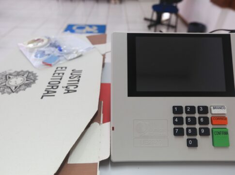 tse-vai-gastar-r$-2-milhoes-com-caixas-de-papelao-para-urnas