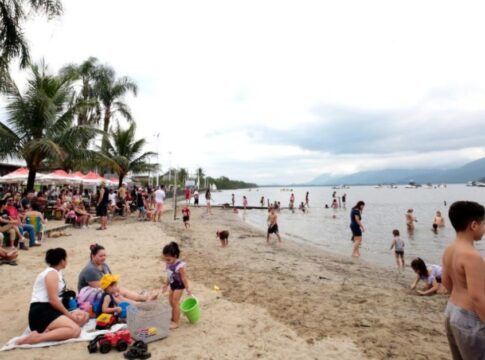 ferias-frustradas:-unica-praia-de-cidade-esta-impropria-para-banho