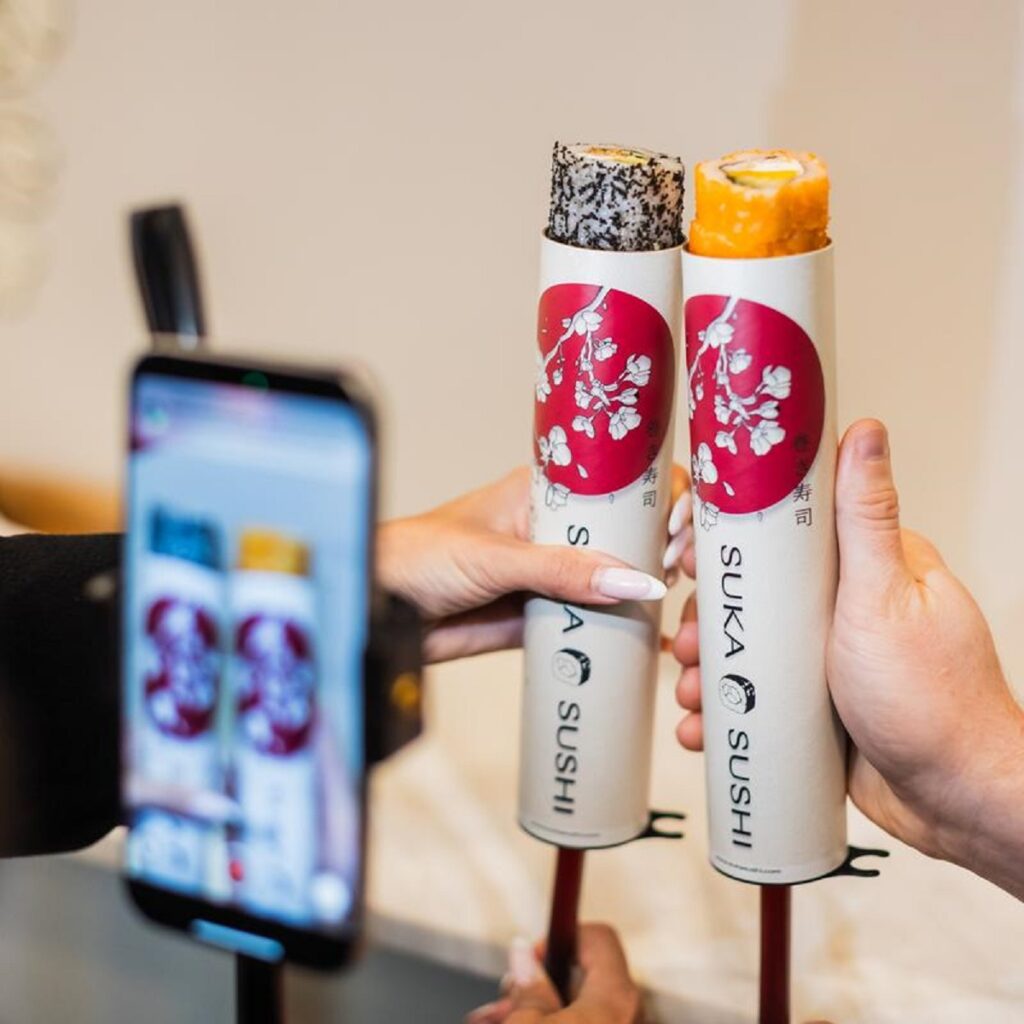 push-pop!-nova-forma-de-comer-sushi-rolls-viraliza-nas-redes-sociais