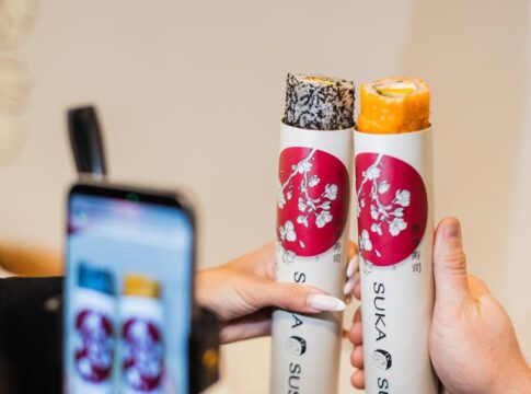push-pop!-nova-forma-de-comer-sushi-rolls-viraliza-nas-redes-sociais