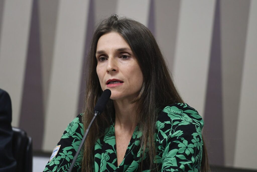 correios:-saiba-por-que-estatal-ainda-paga-salario-a-ex-diretora