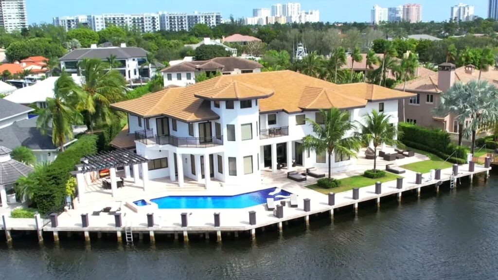 mansao-de-jogador-de-futebol-tem-acesso-direto-ao-mar-e-area-exclusiva