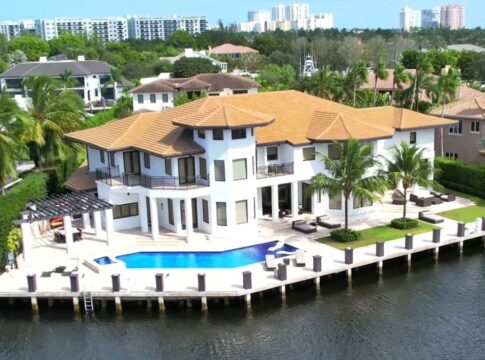 mansao-de-jogador-de-futebol-tem-acesso-direto-ao-mar-e-area-exclusiva