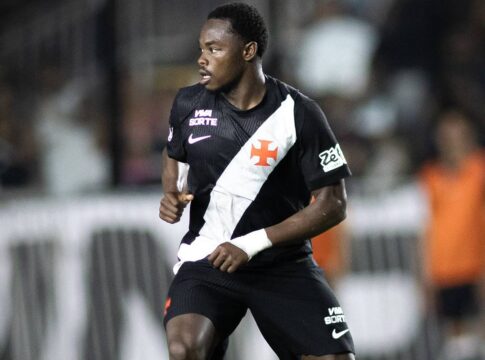 vasco-vende-leandrinho-e-acerta-compra-do-atacante-andres-gomez