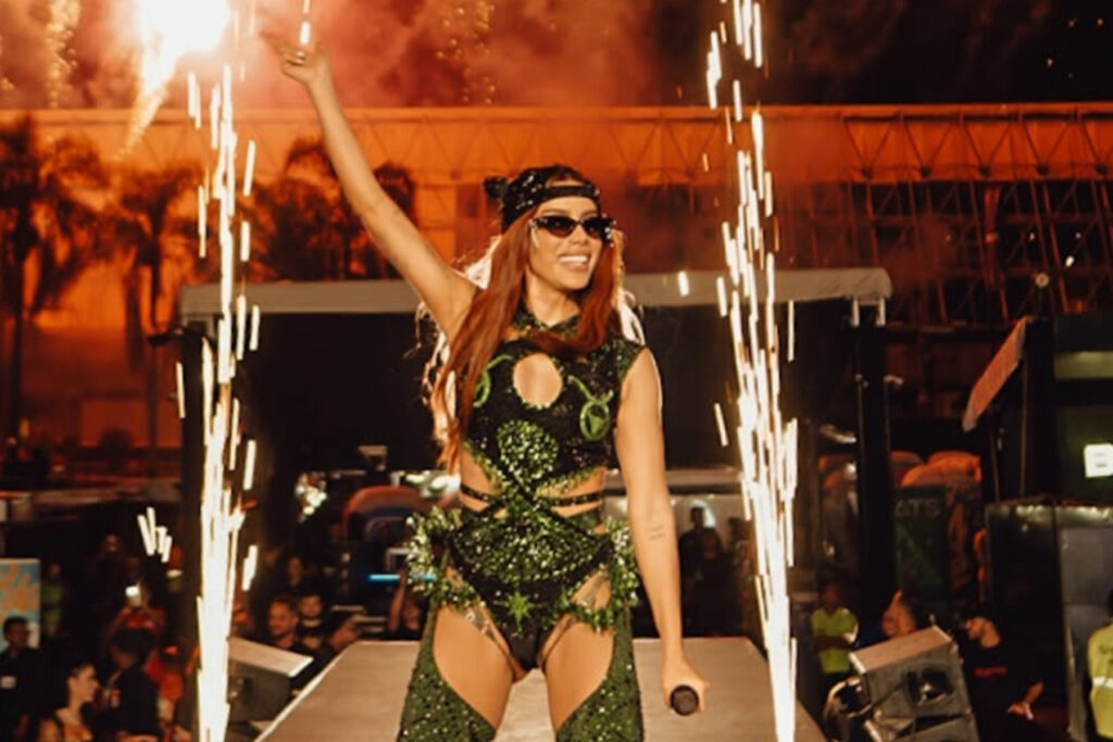 anitta-alfineta-em-show-no-rio-e-fas-invadem-perfil-de-eduardo-paes