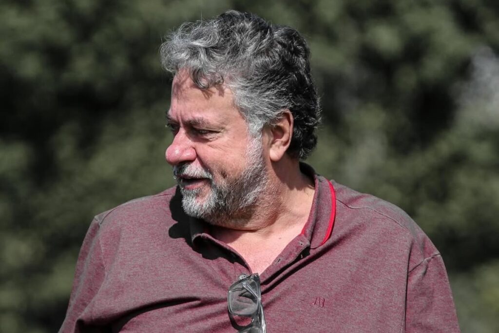 “renuncia-nao-representa-confissao”,-diz-julio-casares-em-comunicado