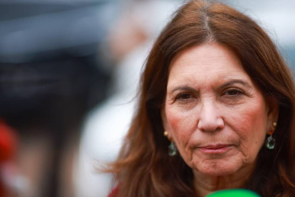 bolsonaro-“da-as-cartas”-mesmo-preso,-diz-bia-kicis-sobre-candidatura-de-flavio