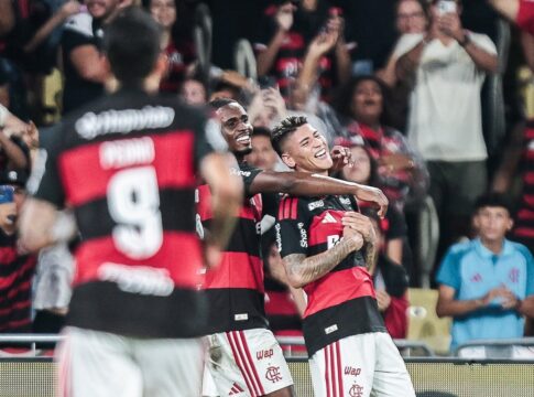 barros-e-expulso,-carrascal-marca-e-flamengo-vence-vasco-no-cariocao