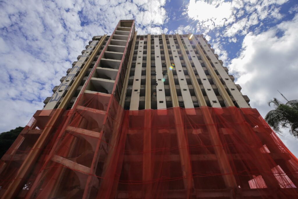 a-“ultima-diaria”:-veja-por-dentro-imagens-do-iconico-hotel-que-sera-implodido.-veja-video