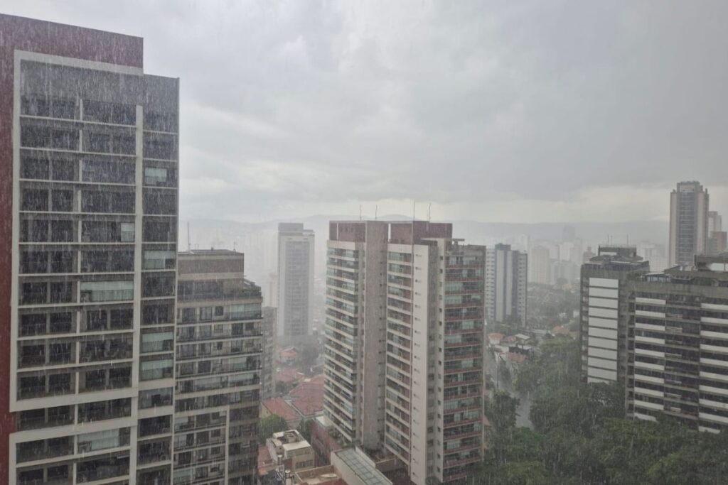 guarda-chuva-na-bolsa:-sao-paulo-tera-tempo-nublado-e-chuva-nesta-quinta