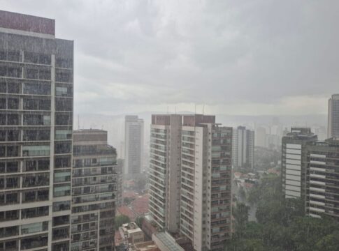 guarda-chuva-na-bolsa:-sao-paulo-tera-tempo-nublado-e-chuva-nesta-quinta