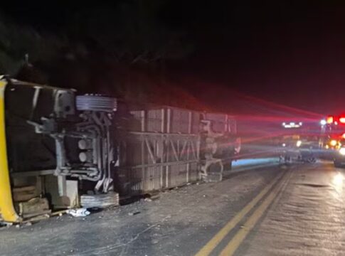 cinco-morrem-apos-onibus-tombar-em-mg;-bebe-esta-entre-as-vitimas