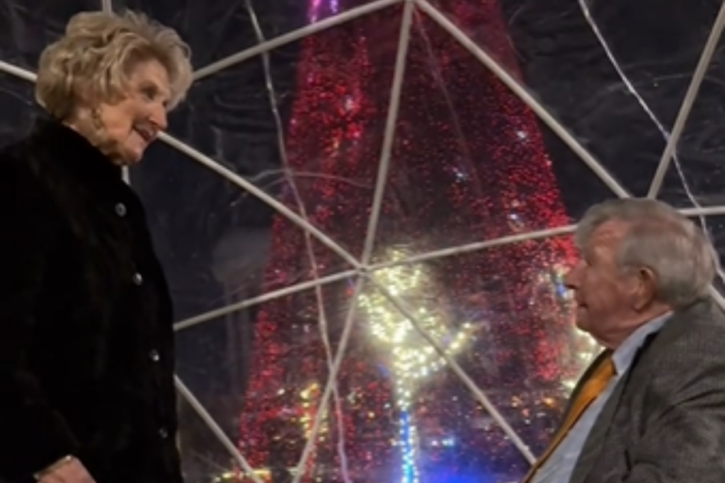 vizinhos-ha-40-anos,-idosos-reencontram-o-amor-e-ficam-noivos