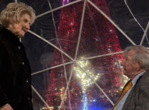 vizinhos-ha-40-anos,-idosos-reencontram-o-amor-e-ficam-noivos