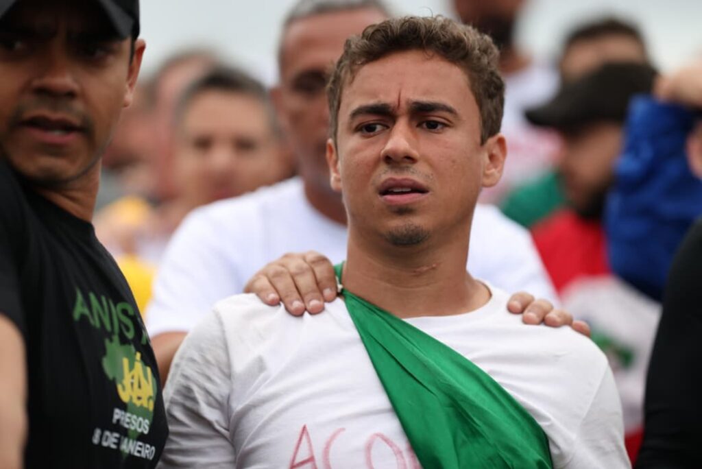 nikolas-relata-“pe-deformado”-e-dores-em-meio-a-caminhada-de-230-km