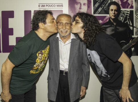 frejat-vive-momento-especial-ao-receber-pai-de-102-anos-em-show