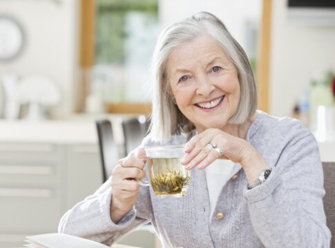 cha-de-folha-de-fruta-ajuda-no-alivio-da-diarreia-e-da-tosse;-entenda