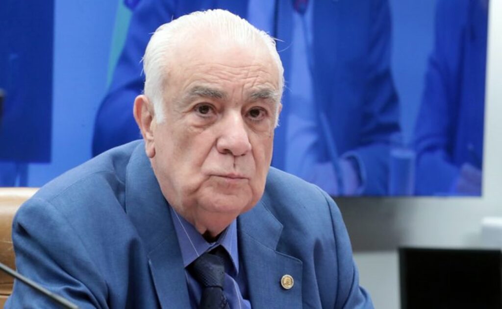 quase-expulso-do-pl-por-elogiar-moraes,-deputado-pede-desfiliacao