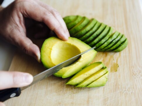 nutricionistas-explicam-se-comer-abacate-ajuda-a-soltar-o-intestino