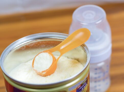 nestle-e-danone:-entenda-a-crise-das-formulas-infantis-contaminadas