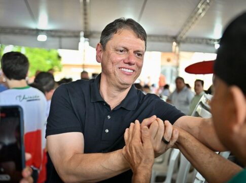 tarcisio-ve-ameaca-velada-e-rechaca-flavio-bolsonaro-como-novo-chefe