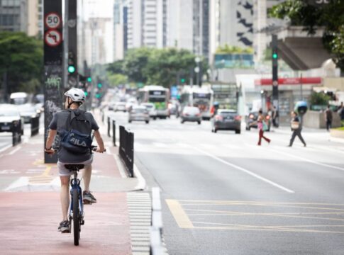 e-a-temperatura,-sobe?-como-fica-o-tempo-nesta-sexta-feira-em-sp
