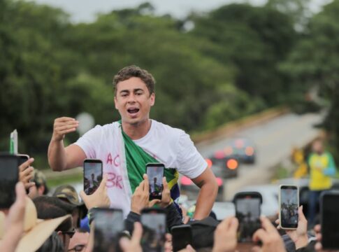 sob-chuva,-nikolas-inicia-o-5o-dia-da-caminhada-pela-liberdade