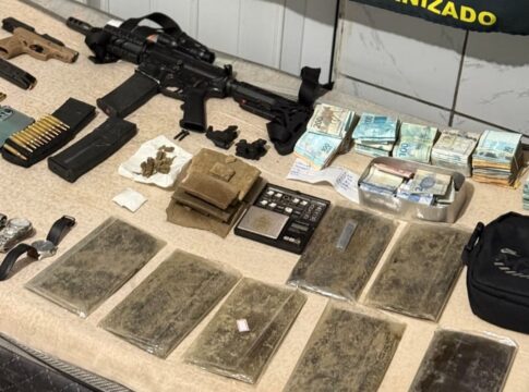 gravida-e-presa-com-fuzil-e-drogas-durante-operacao-em-paraisopolis