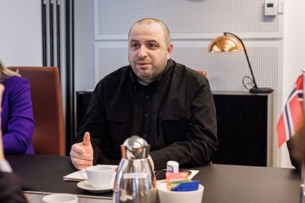 ucrania-fala-em-“paz-duradoura”-apos-1a-reuniao-com-eua-e-russia