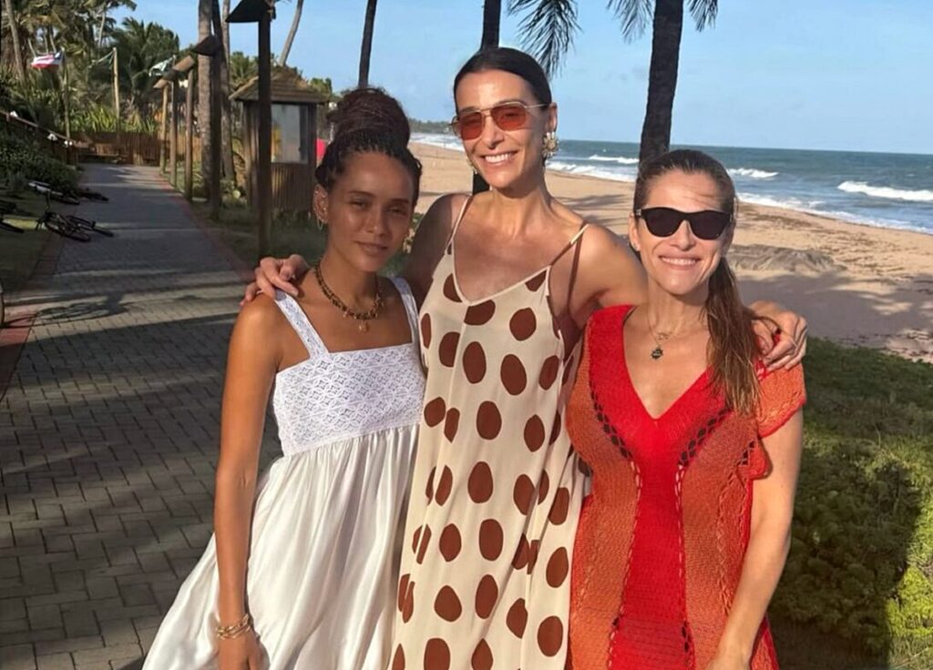 onde-fica-busca-vida,-praia-onde-estao-tais-araujo-e-ingrid-guimaraes