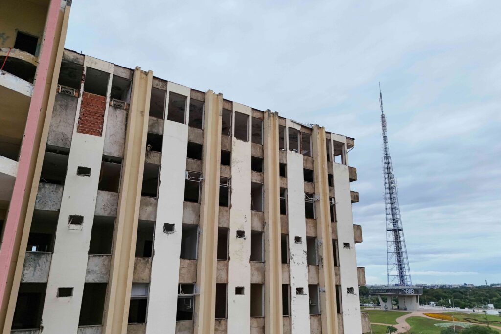 “palco-de-vida”:-memorias-que-resistem-a-implosao-do-torre-palace