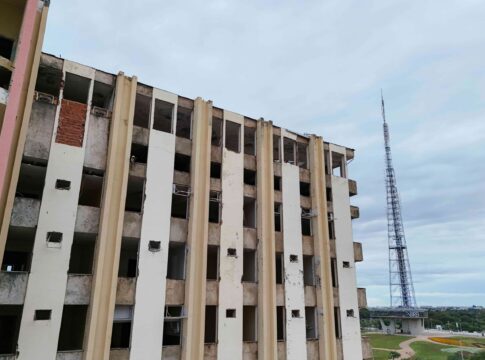 “palco-de-vida”:-memorias-que-resistem-a-implosao-do-torre-palace