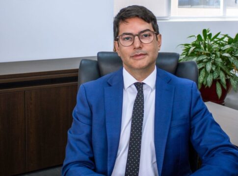 secretario-descarta-risco-a-aposentados,-nega-aumento-de-imposto-e-fala-do-brb.-veja-video