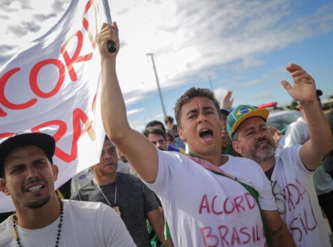 “o-stf-zomba-do-povo-brasileiro”,-diz-nikolas-em-caminhada-a-brasilia.-veja-video