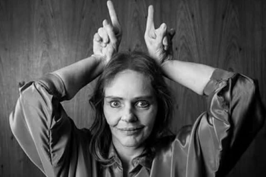 cida-moreira-homenageia-angela-ro-ro-em-show-no-rio-de-janeiro