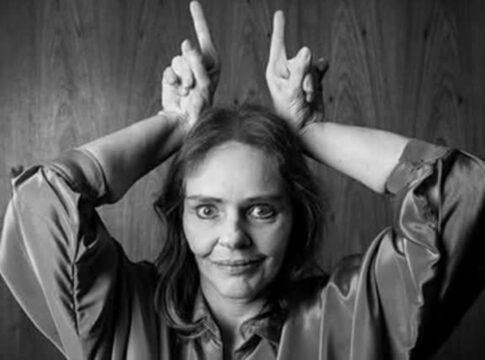 cida-moreira-homenageia-angela-ro-ro-em-show-no-rio-de-janeiro