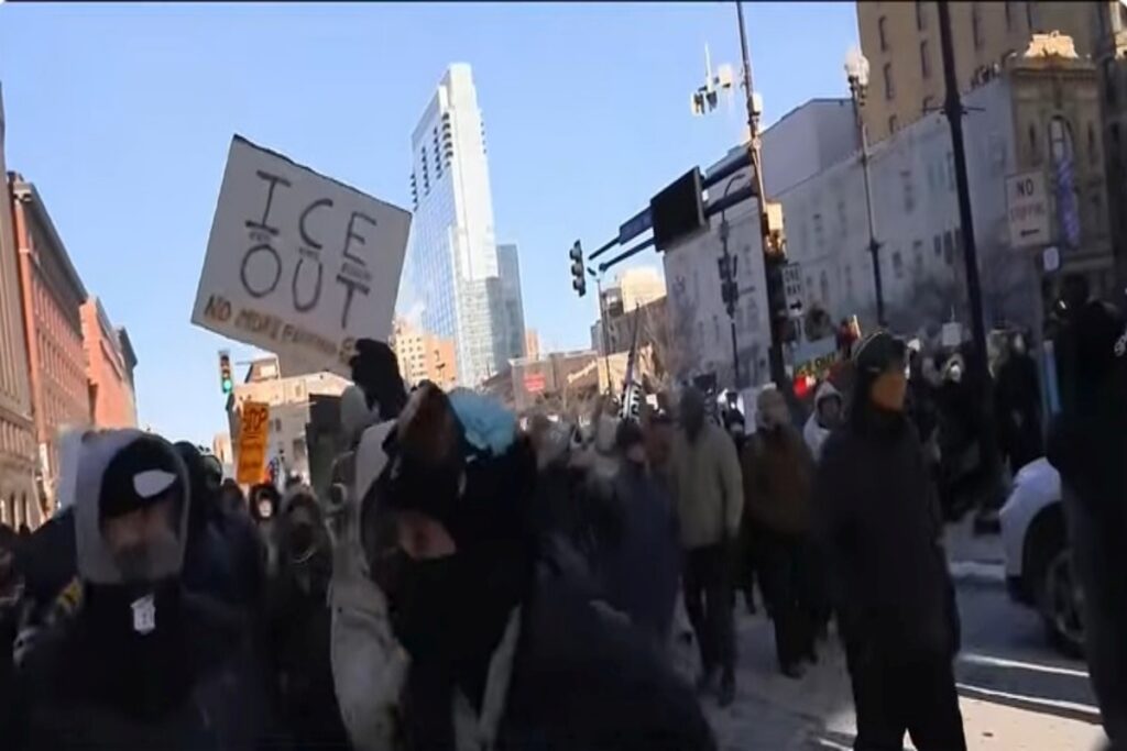 homem-e-morto-em-operacao-do-ice-em-minneapolis,-diz-tv