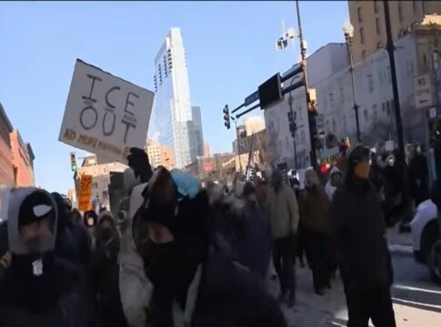 homem-e-morto-em-operacao-do-ice-em-minneapolis,-diz-tv