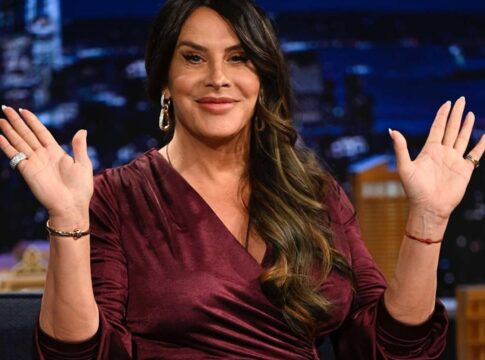 karla-sofia-reage-a-polemica-do-oscar-com-foto-de-havaianas.-entenda