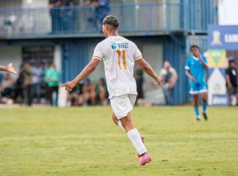 samambaia-vence,-se-mantem-invicto-e-dorme-na-lideranca-do-candangao