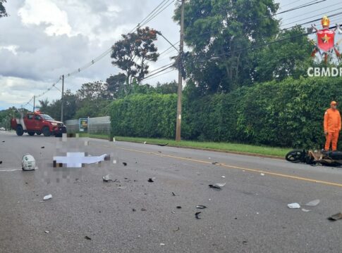 passageira-morre-atropelada-ao-cair-de-moto-apos-colisao-com-carro