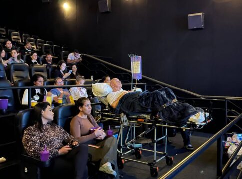 medico-internado-ha-um-ano-resgata-memorias-de-infancia-com-as-filhas-em-ida-ao-cinema