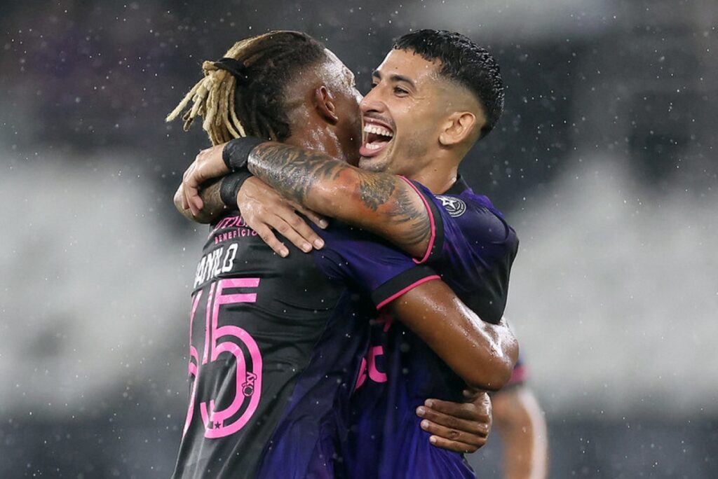 com-gols-de-bola-parada,-botafogo-vence-o-bangu-no-campeonato-carioca