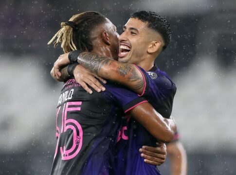 com-gols-de-bola-parada,-botafogo-vence-o-bangu-no-campeonato-carioca