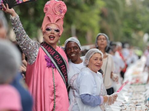 aniversario-da-capital-sp-e-comemorado-com-tradicional-bolo-do-bixiga