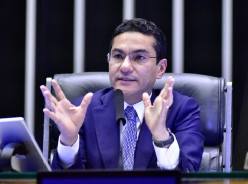 apoio-da-direita-a-flavio-nao-esta-certo,-diz-lider-dos-republicanos