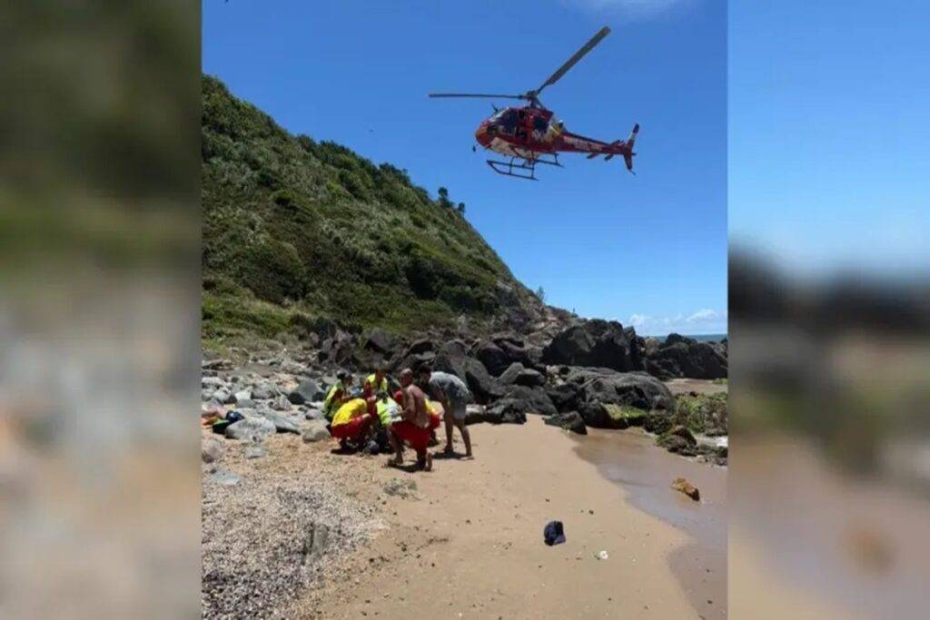 sc:-adolescente-desacordado-em-praia-e-socorrido-por-helicoptero