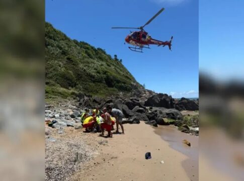 sc:-adolescente-desacordado-em-praia-e-socorrido-por-helicoptero