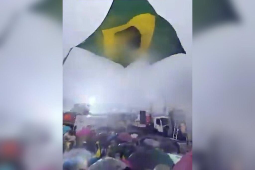 entenda-por-que-raio-caiu-sobre-pessoas-em-ato-de-nikolas-no-df.-video