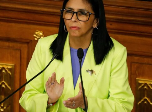 “basta-de-ordens-de-washington”,-diz-presidente-interina-da-venezuela